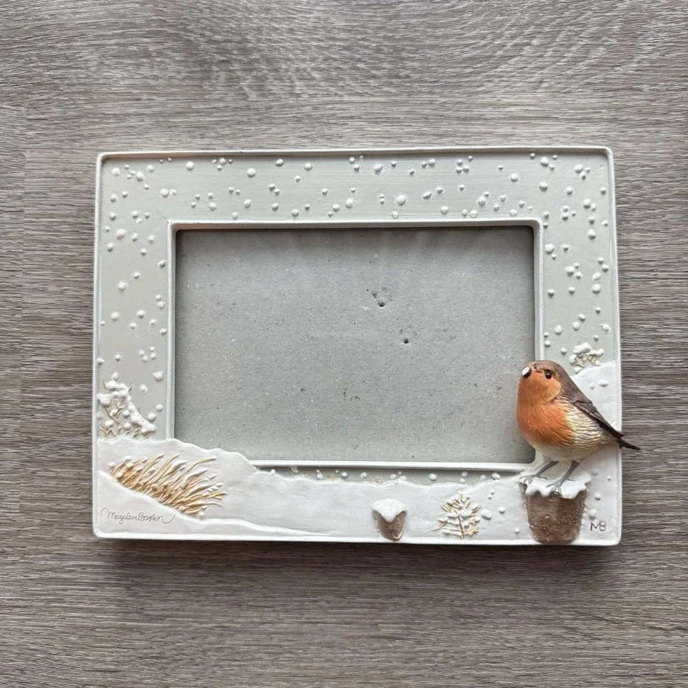 Hallmark Nature's Sketchbook Robin Bird Winter Photo Picture Frame 4x6 Resin Art